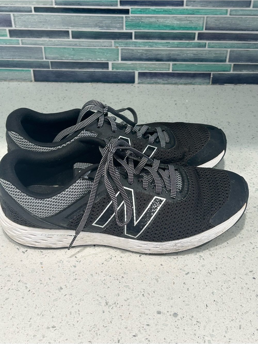 New Balance 520v3, Size 11 Ladies